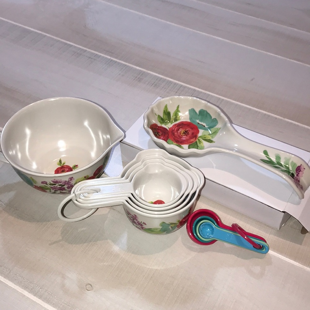 Pioneer woman baking set-new